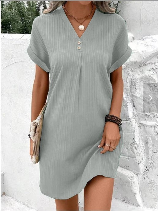 Robe Décontractée à Col V – Élégance Simple pour Tous les Jours