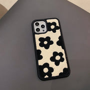 Coque Peluche Fleurie – Douceur &amp; Style Hivernal