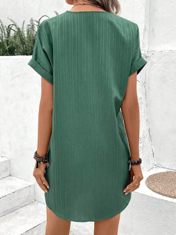 Robe Décontractée à Col V – Élégance Simple pour Tous les Jours